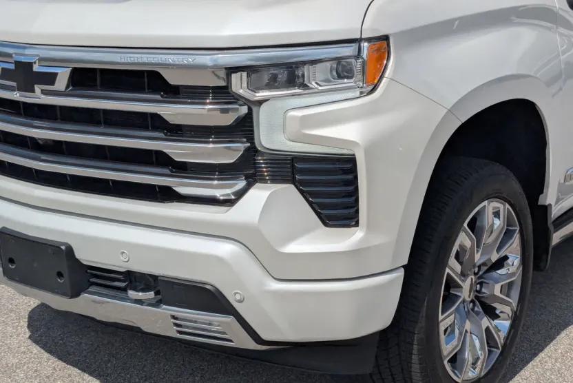 2023 Chevrolet Silverado 1500 High Country photo 1