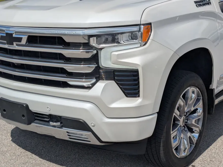 2023 Chevrolet Silverado 1500 High Country photo 1