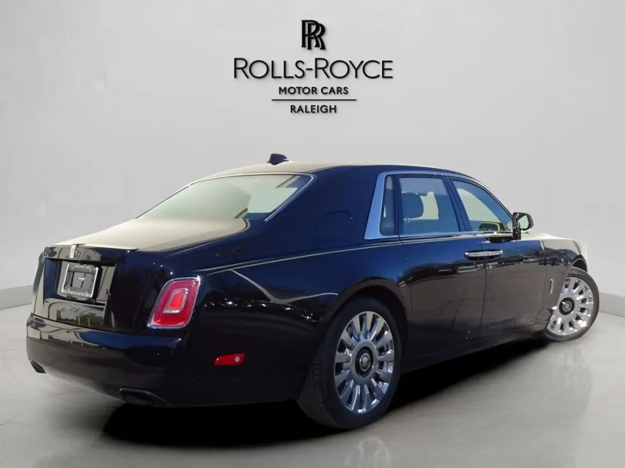 2021 Rolls Royce Phantom photo 2