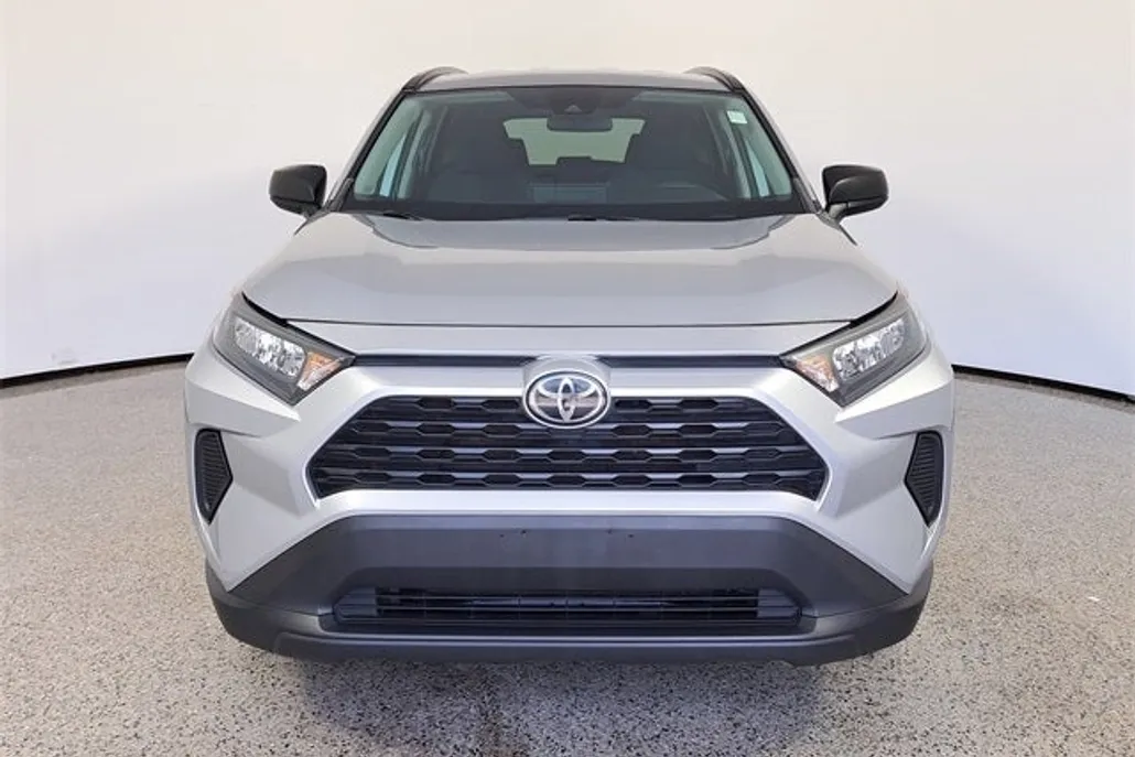 2021 Toyota RAV4 LE photo 1