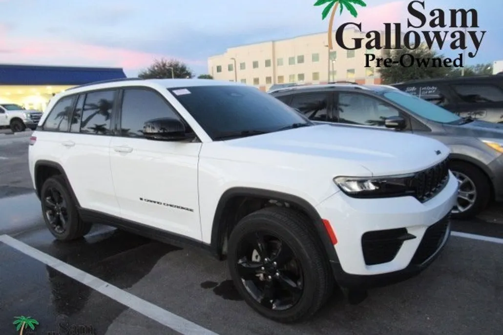 2023 Jeep Grand Cherokee Altitude photo 1