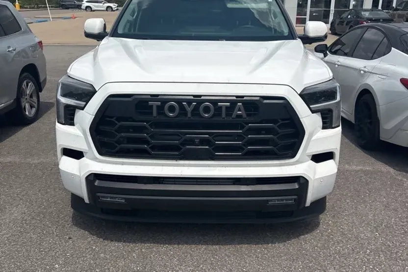 2024 Toyota Sequoia SR5 photo 1