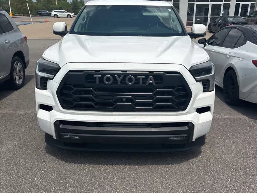 2024 Toyota Sequoia SR5 photo 1