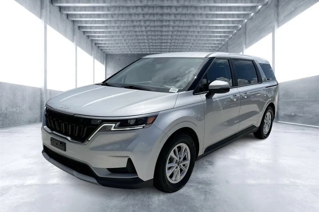 2023 Kia Carnival LX photo 1