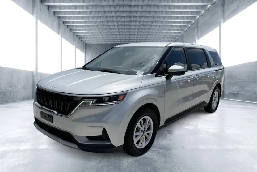 2023 Kia Carnival LX photo 1