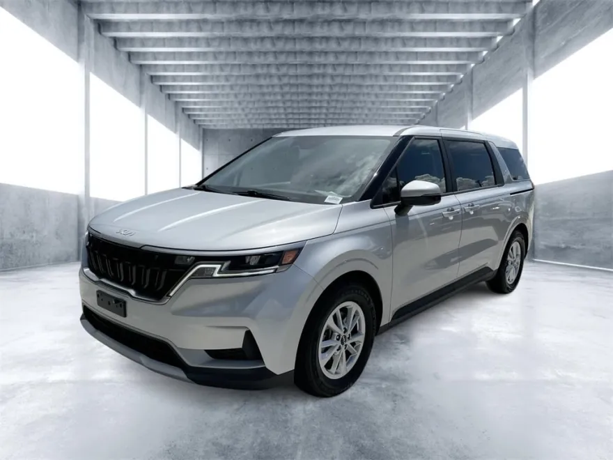 2023 Kia Carnival LX photo 1