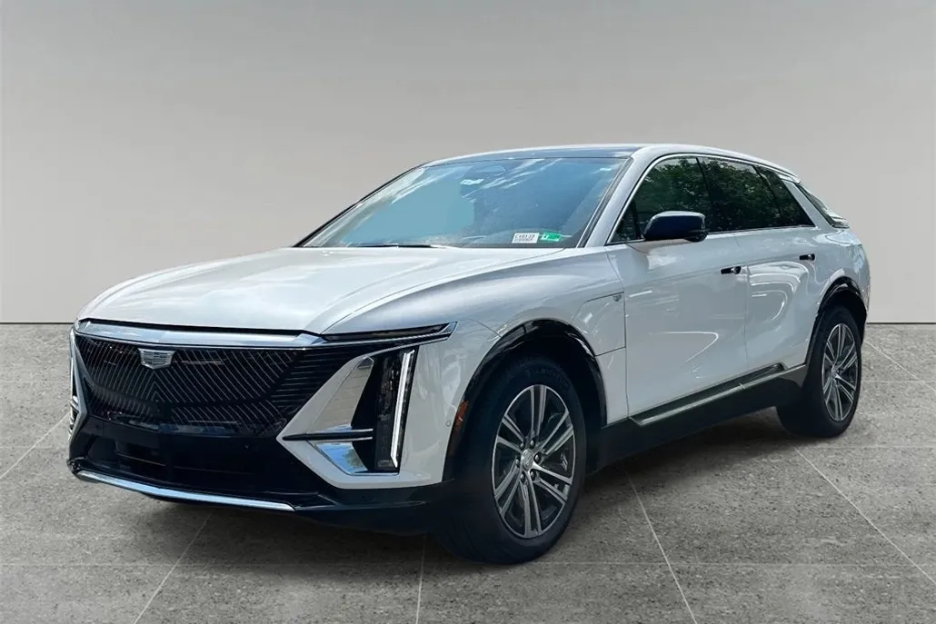 2025 Cadillac Lyriq Luxury photo 1