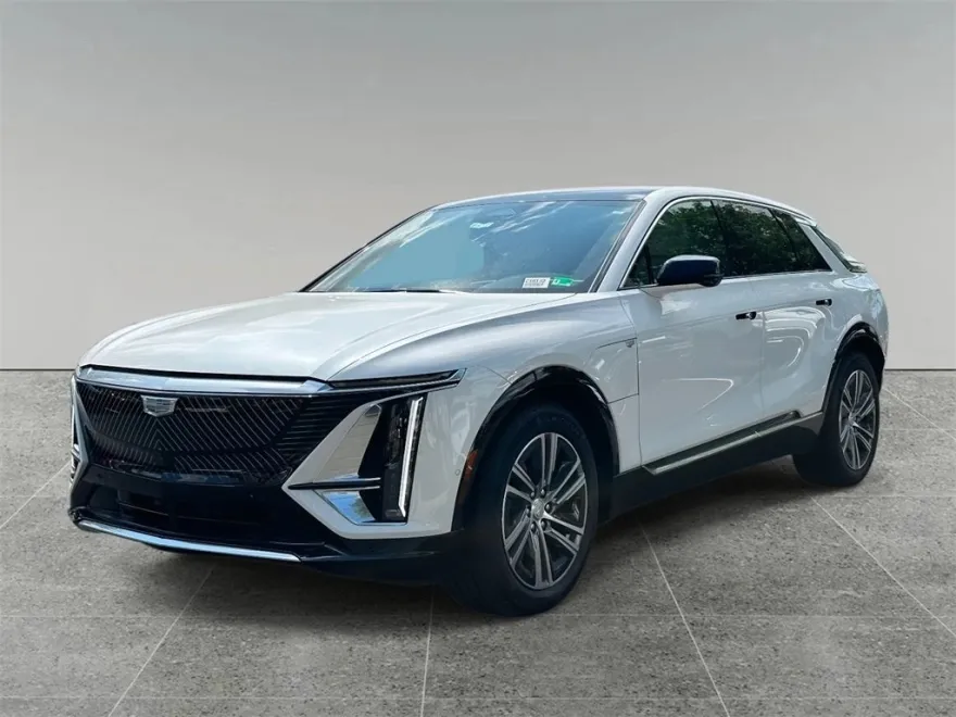 2025 Cadillac Lyriq Luxury photo 1