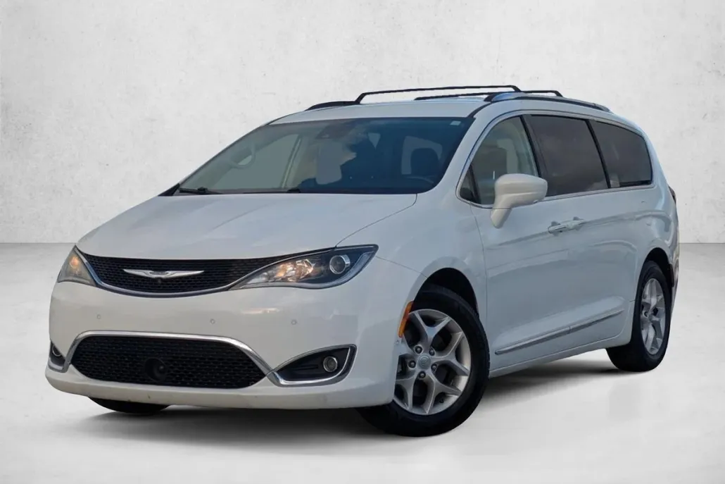2019 Chrysler Pacifica Touring Plus photo 1