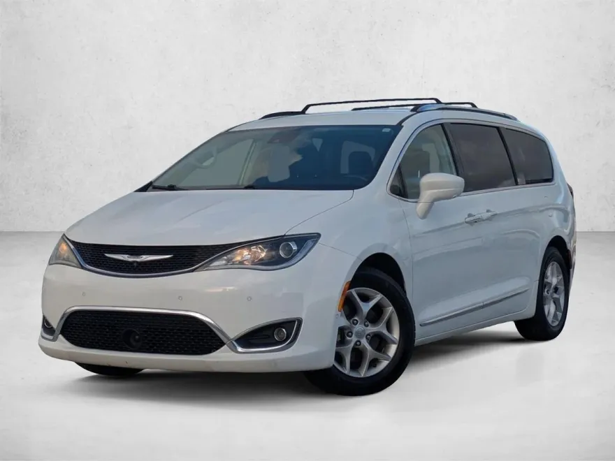 2019 Chrysler Pacifica Touring Plus photo 1