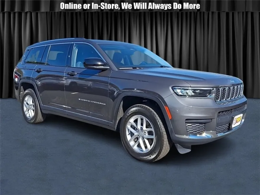 2022 Jeep Grand Cherokee Laredo photo 1