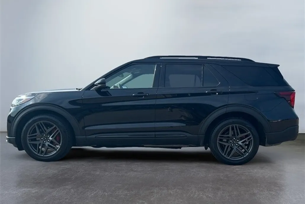 2025 Ford Explorer ST photo 1