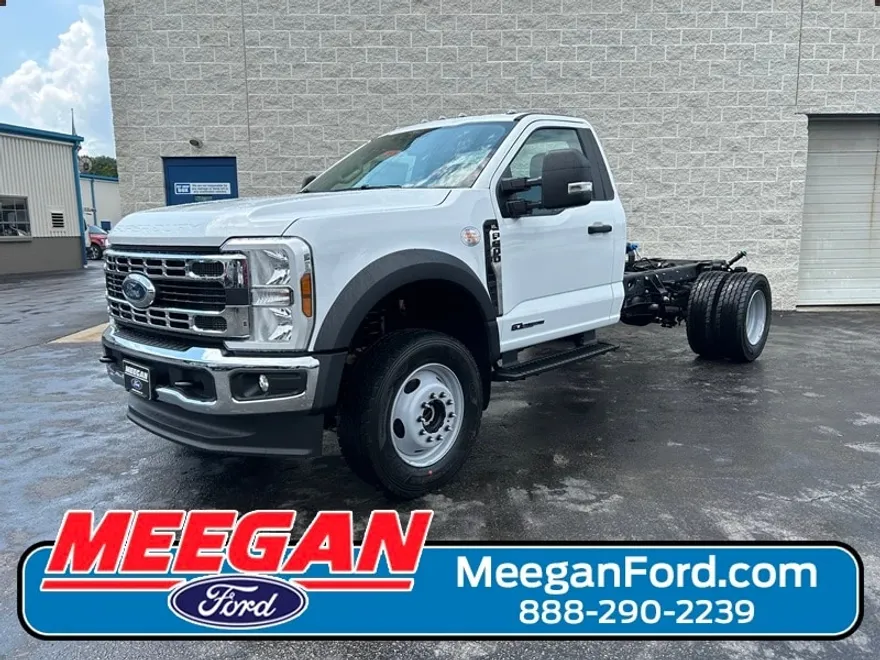 2025 Ford F-600 photo 1