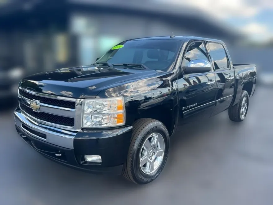 2011 Chevrolet Silverado 1500 LT photo 1