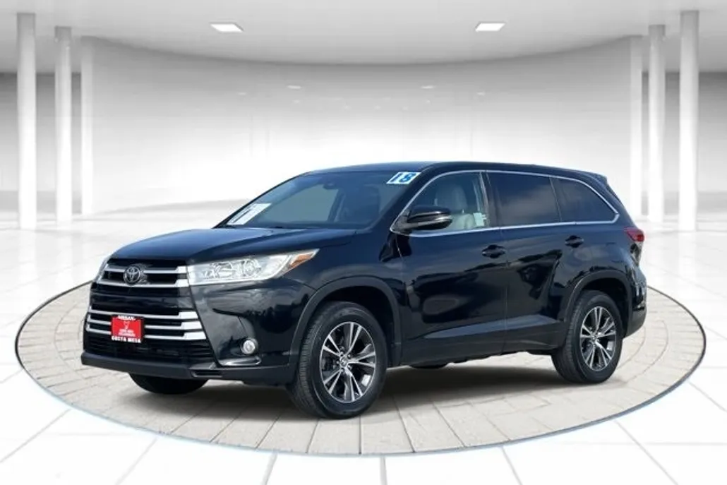2018 Toyota Highlander LE Plus photo 1