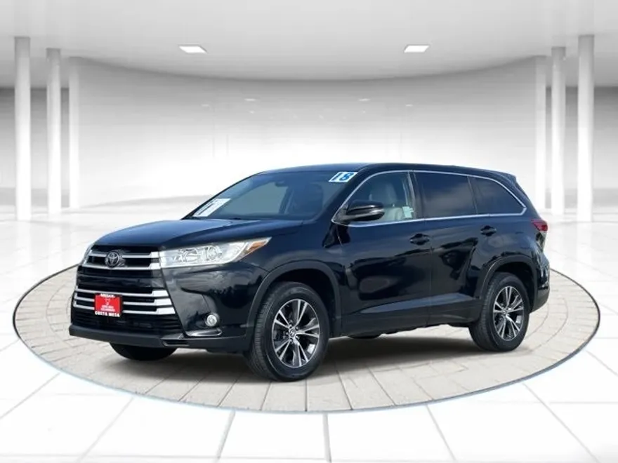 2018 Toyota Highlander LE Plus photo 1