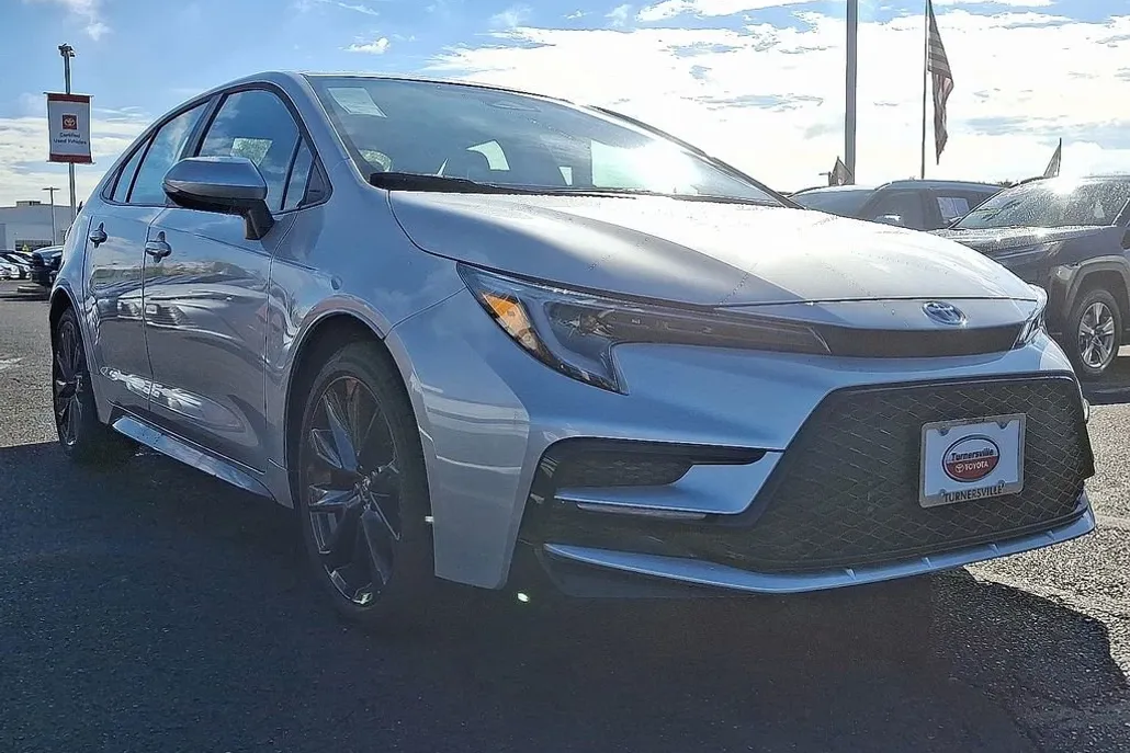 2026 Toyota Corolla SE photo 1