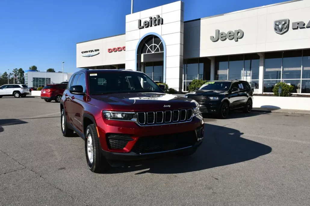 2025 Jeep Grand Cherokee Laredo photo 1