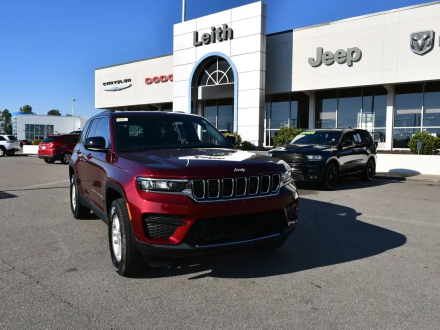 2025 Jeep Grand Cherokee Laredo photo 1