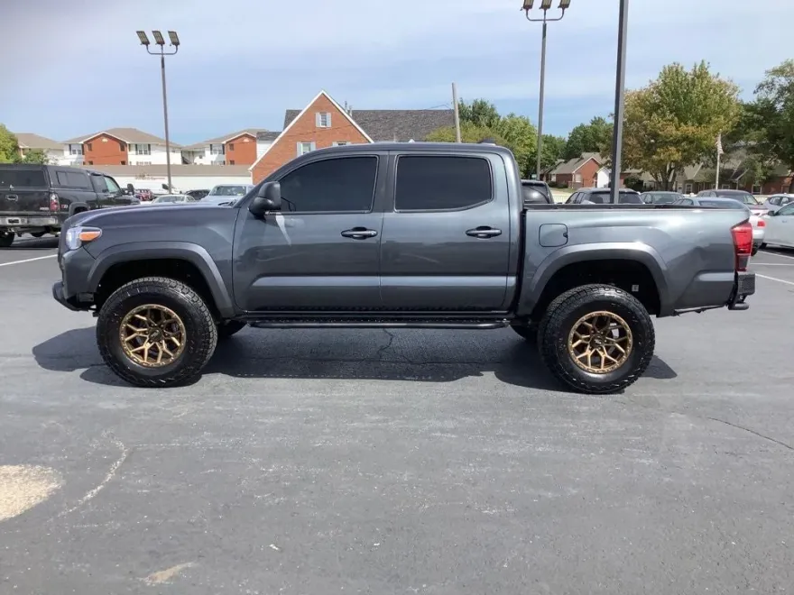 2023 Toyota Tacoma SR5 V6 photo 1