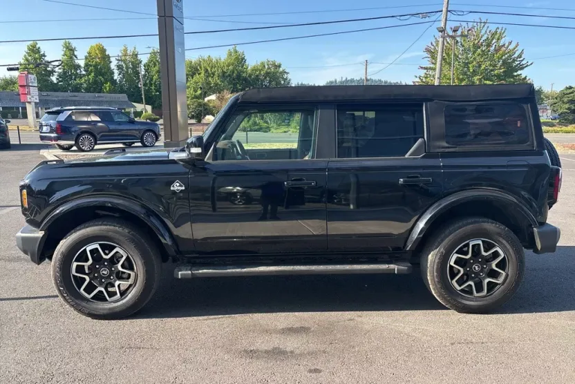 2024 Ford Bronco Outer Banks photo 1