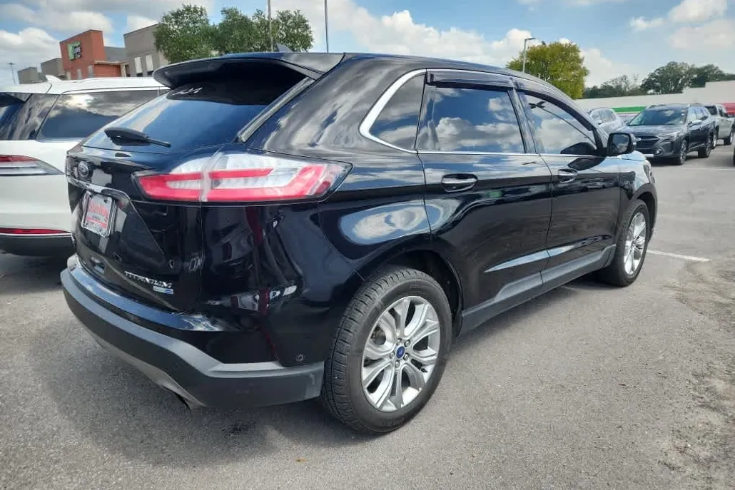 2019 Ford Edge Titanium photo 1