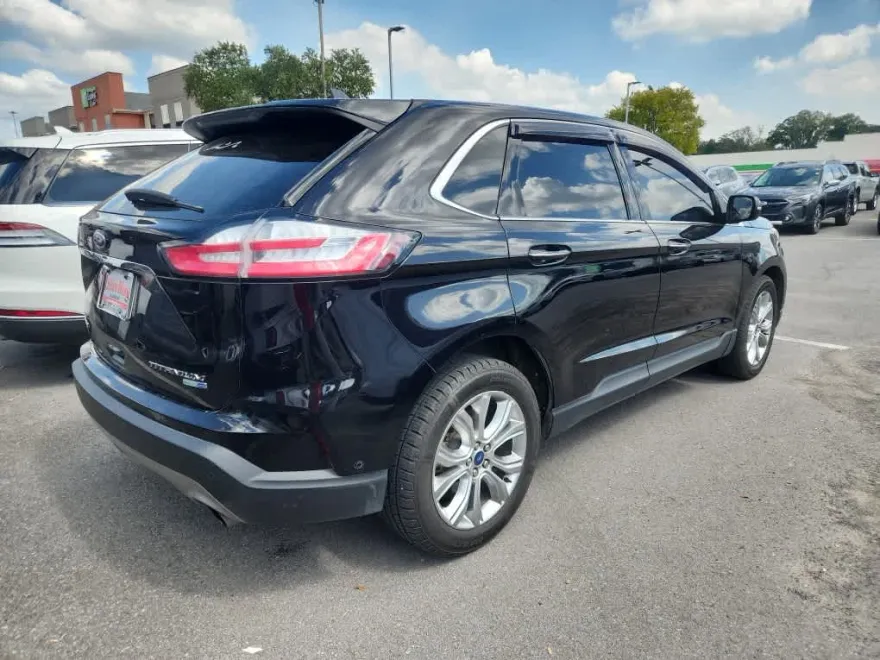 2019 Ford Edge Titanium photo 1