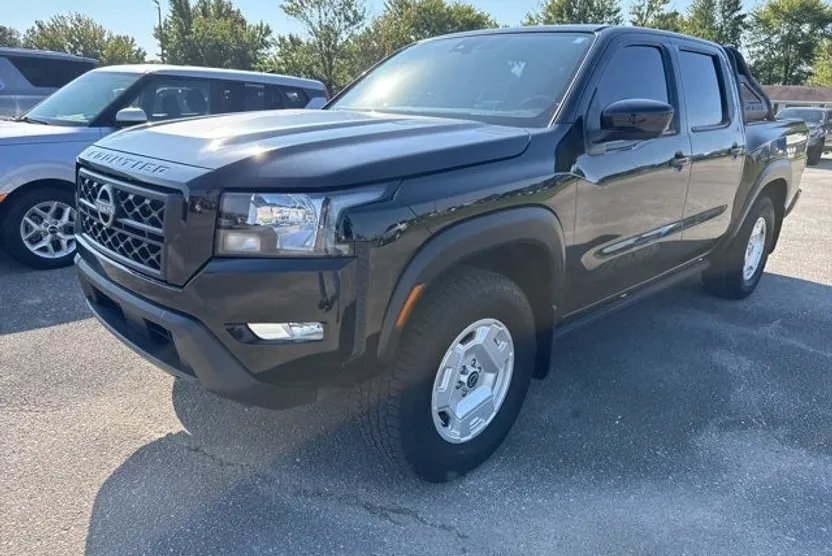 2024 Nissan Frontier SV photo 1