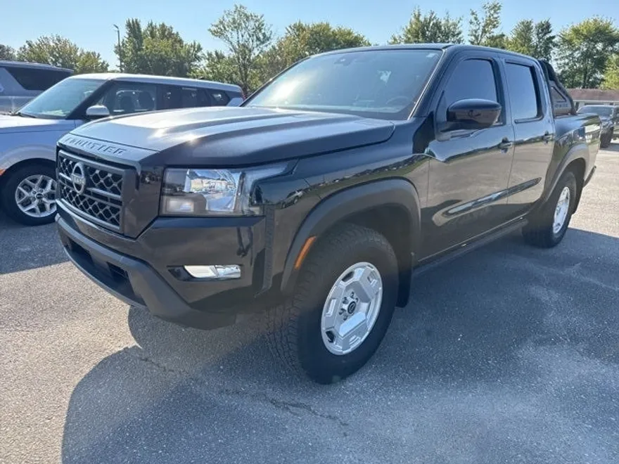 2024 Nissan Frontier SV photo 1