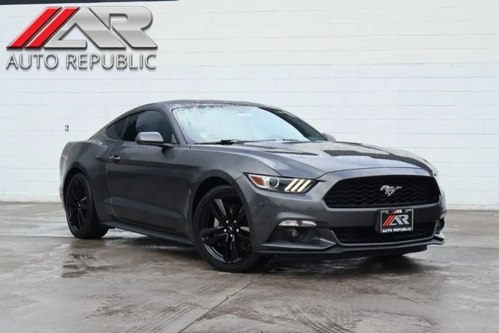 2015 Ford Mustang EcoBoost photo 1