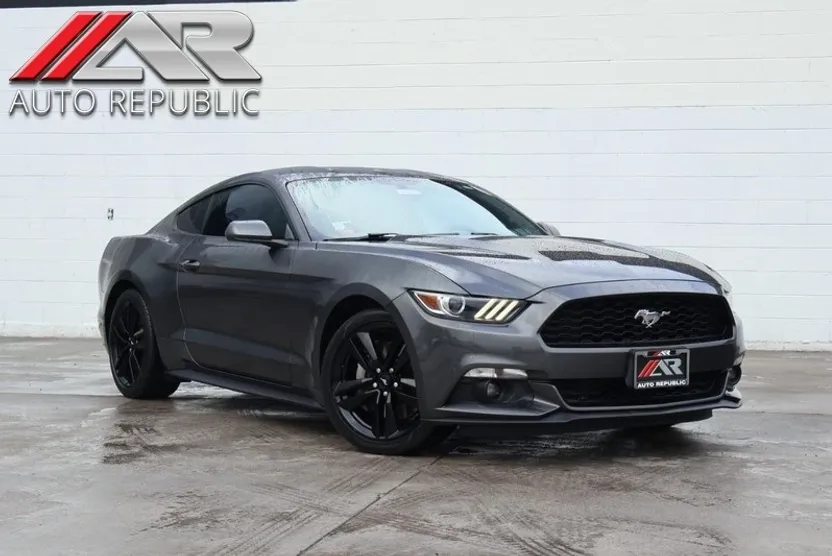 2015 Ford Mustang EcoBoost photo 1