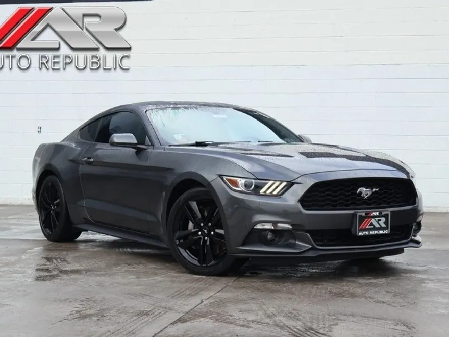 2015 Ford Mustang EcoBoost photo 1