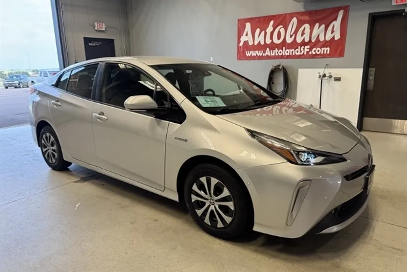 2019 Toyota Prius XLE photo 1