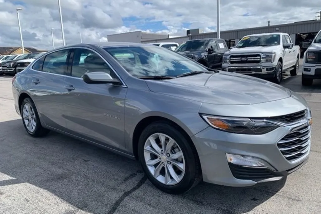 2025 Chevrolet Malibu 1LT photo 1