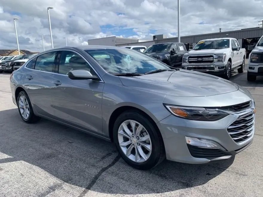 2025 Chevrolet Malibu 1LT photo 1