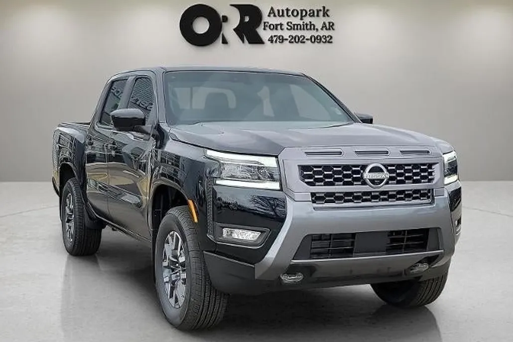 2025 Nissan Frontier Crew Cab SL photo 1