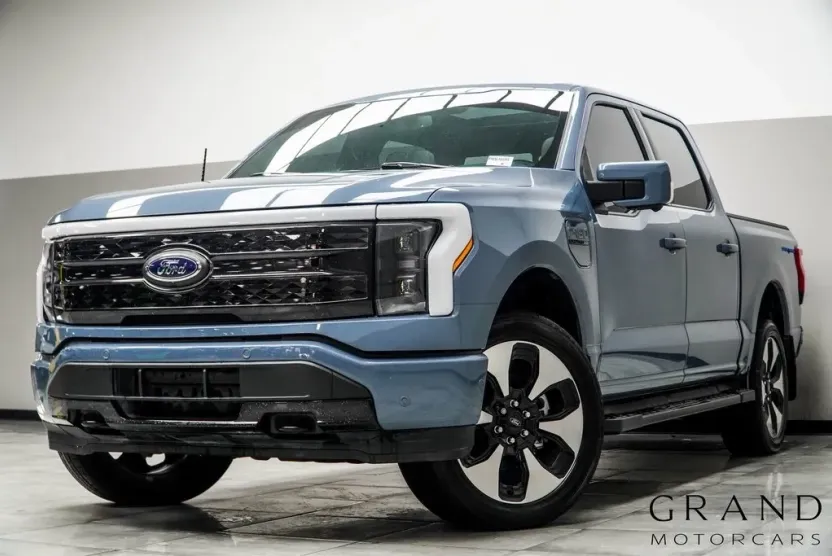 2023 Ford F-150 Lightning Platinum photo 1