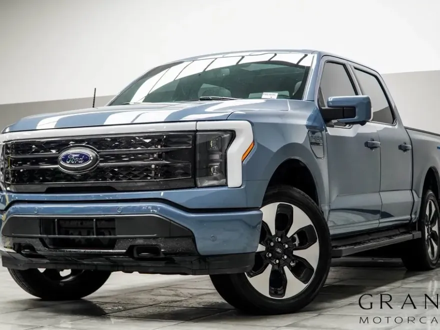 2023 Ford F-150 Lightning Platinum photo 1