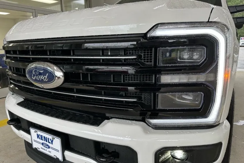 2026 Ford F-350 Platinum photo 1