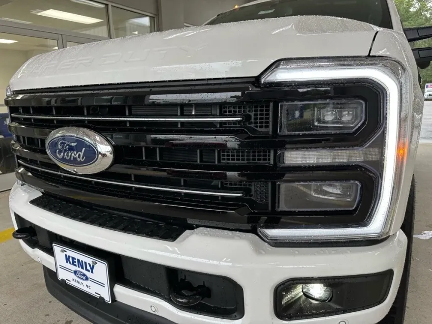 2026 Ford F-350 Platinum photo 1