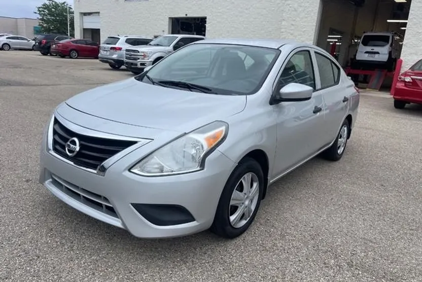 2017 Nissan Versa Sedan Plus photo 1