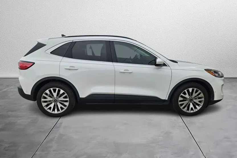 2021 Ford Escape Titanium Hybrid photo 1