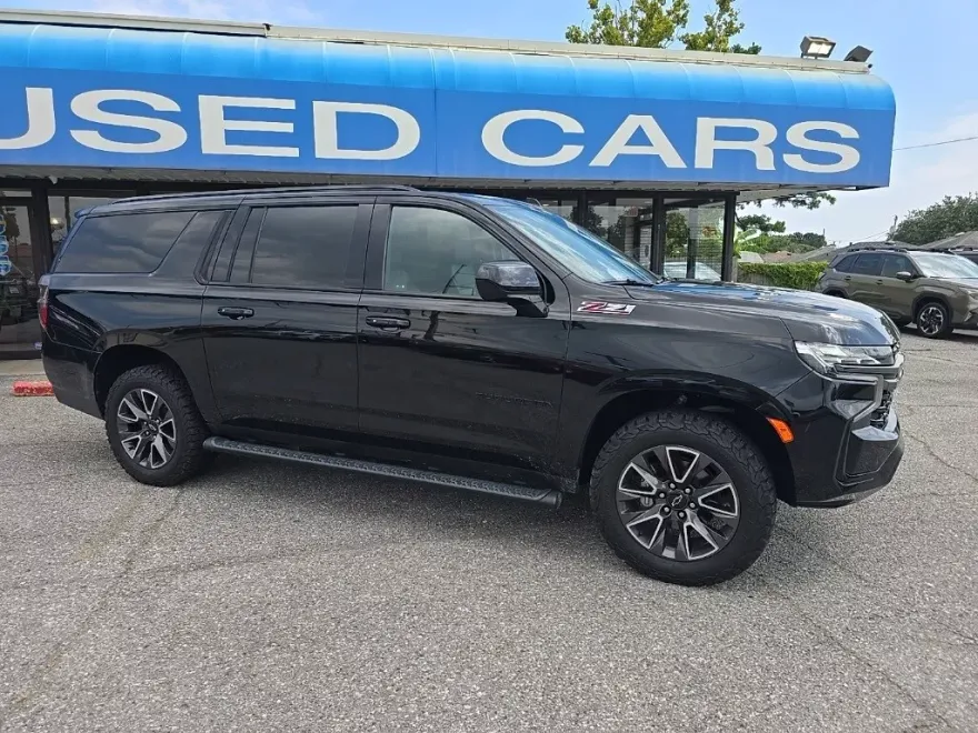 2022 Chevrolet Suburban Z71 photo 1