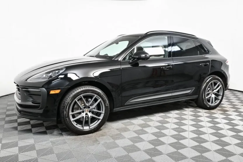 2024 Porsche Macan T photo 1
