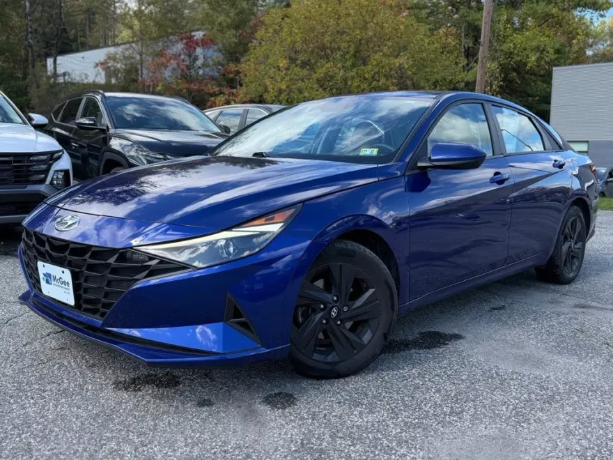 2022 Hyundai Elantra SEL photo 1