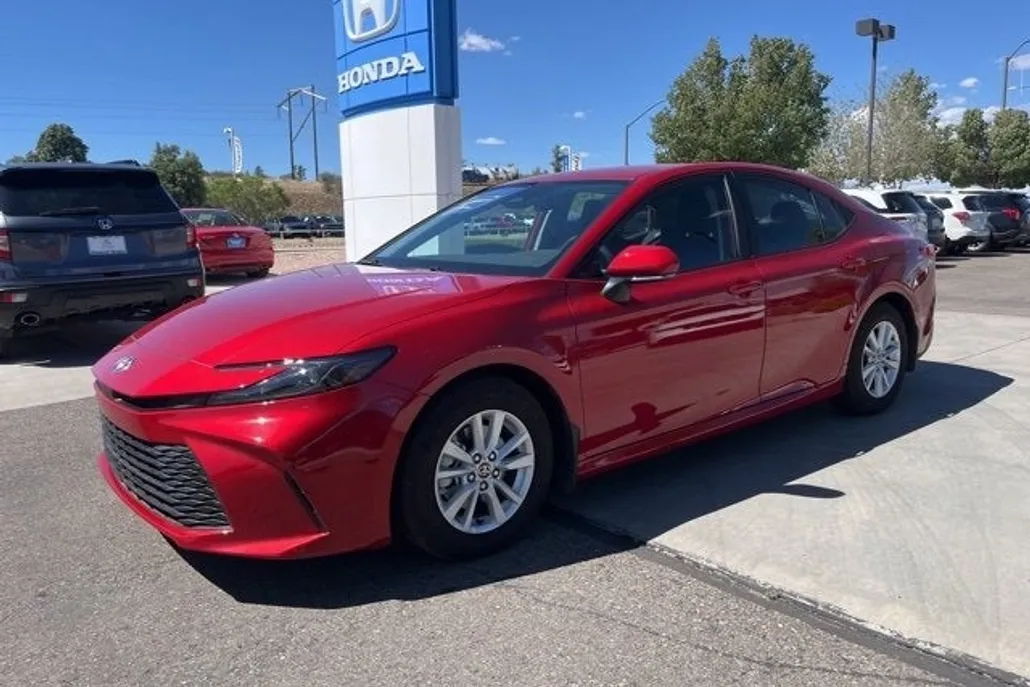 2025 Toyota Camry LE photo 1