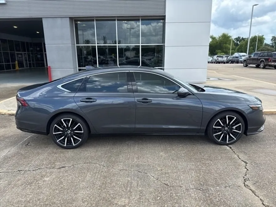 2024 Honda Accord Hybrid Touring photo 1