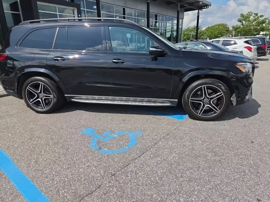 2022 Mercedes Benz GLS 450 4MATIC photo 1