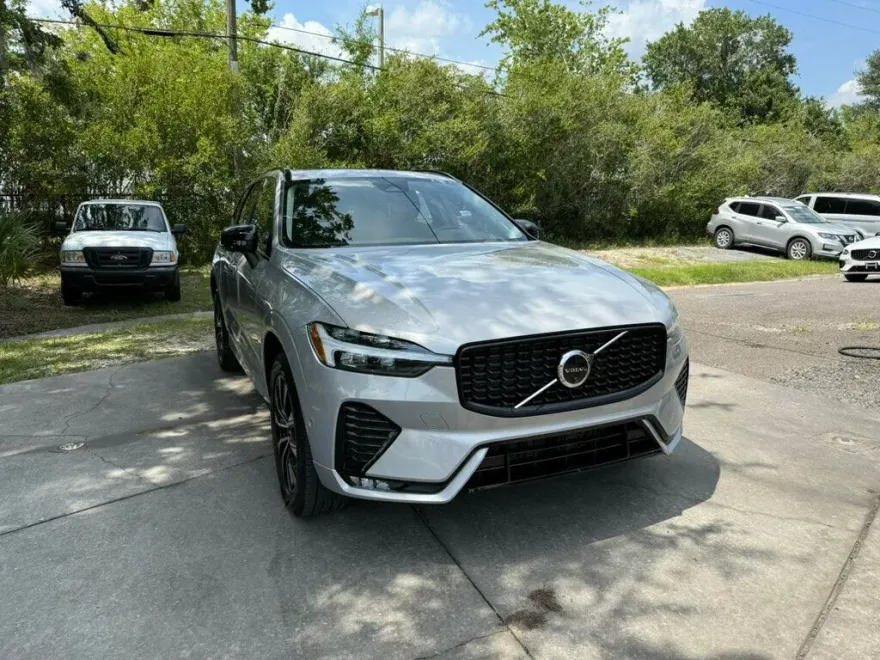 2025 Volvo XC60 B5 Plus photo 1