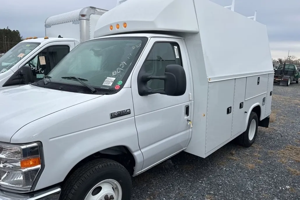 2024 Ford E-350 photo 1